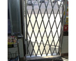 Illinois Engineered Heavy Duty Folding Door Gate - D83