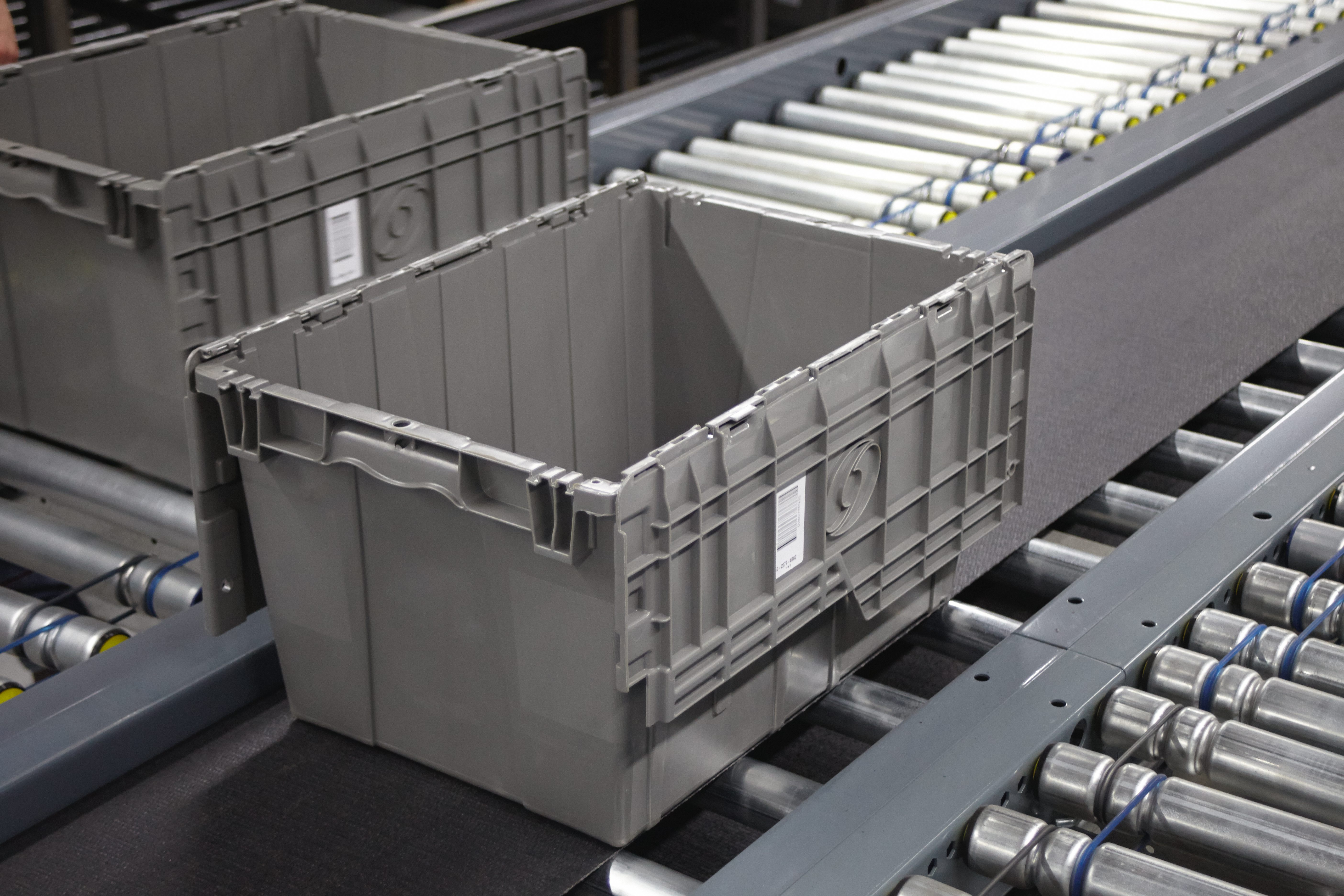 Akro-Mils Attached Lid Containers, Flip Totes